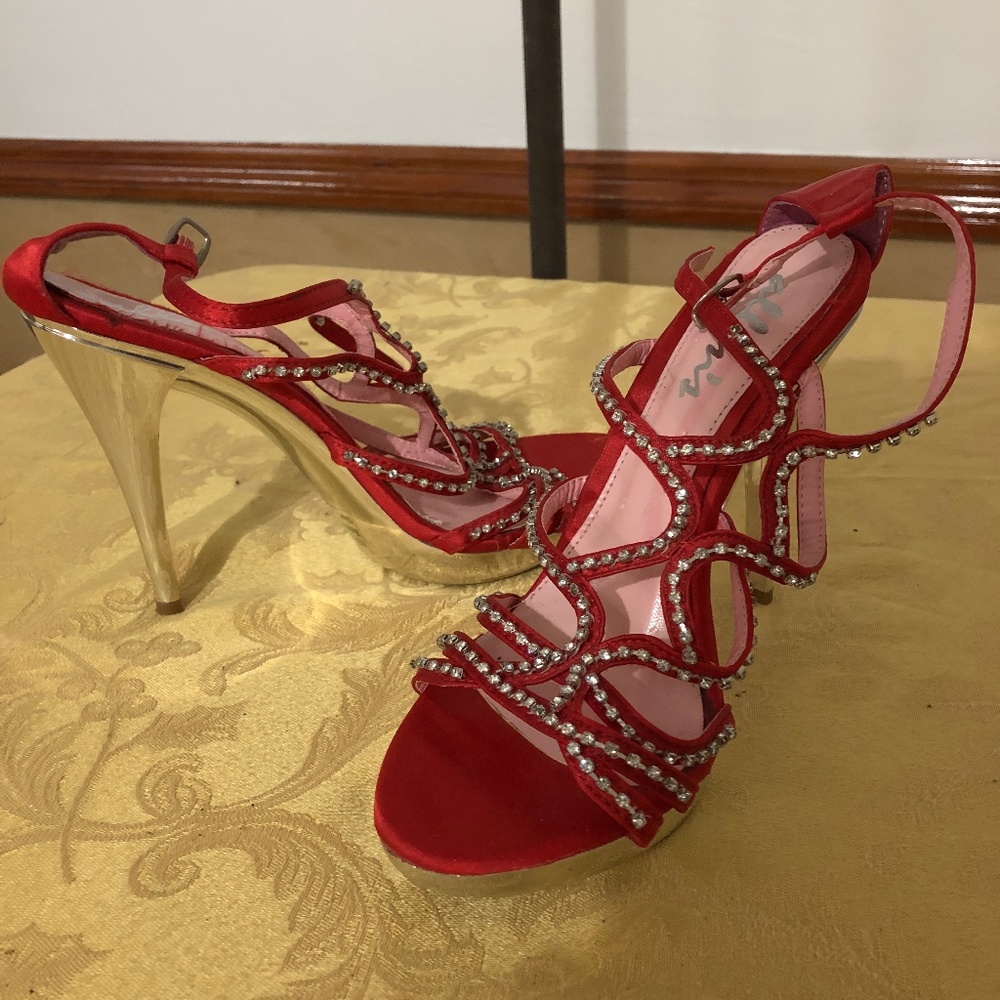 HIGH HEELS